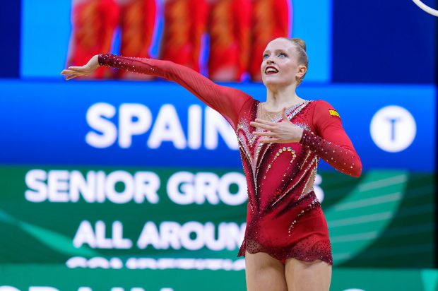 La olímpica Patricia Pérez Fos acerca la gimnasia rítmica de élite a las jóvenes deportistas de València